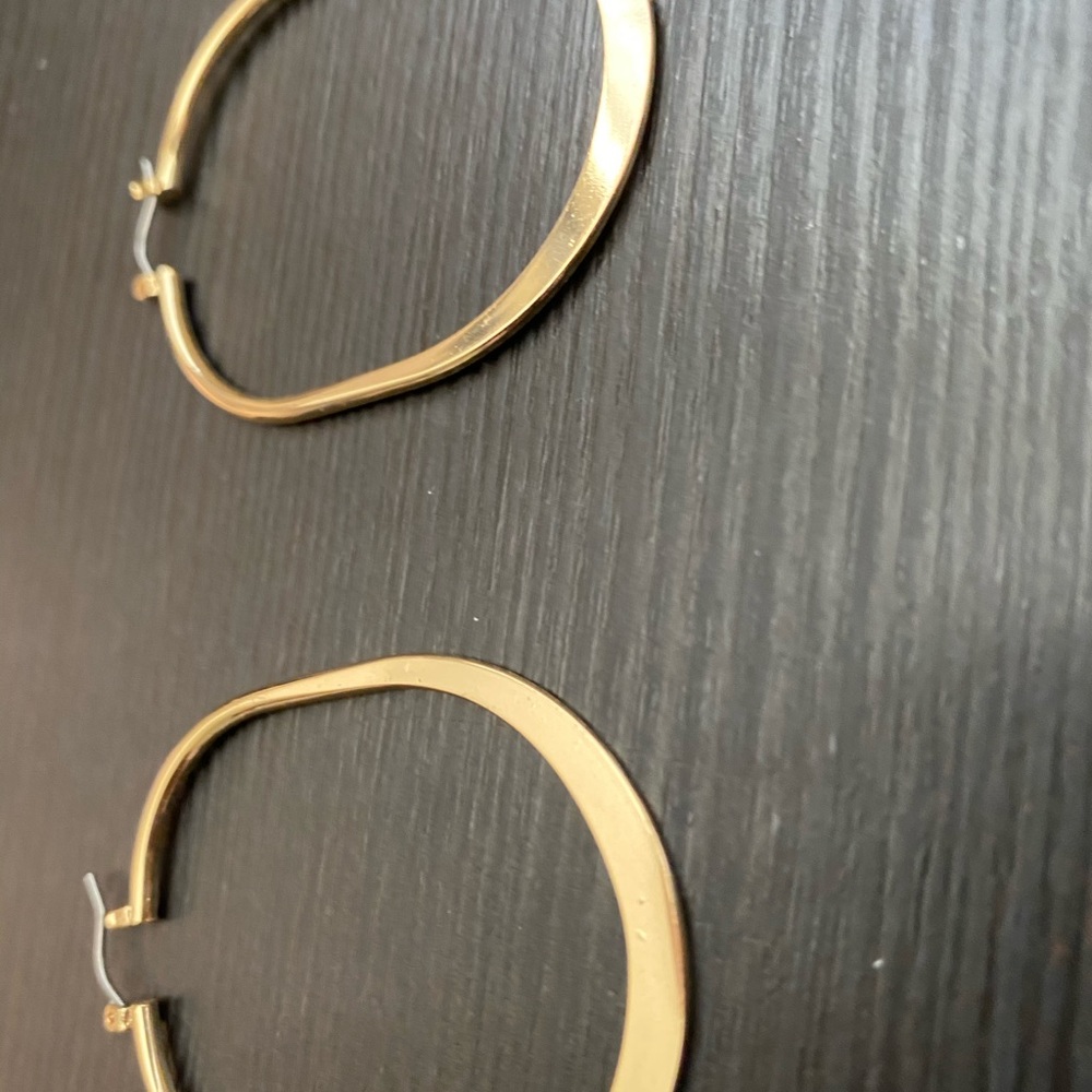 Gold loop earrings - Picture 3 of 4